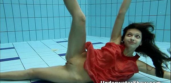  Anna - nude swimming underwater